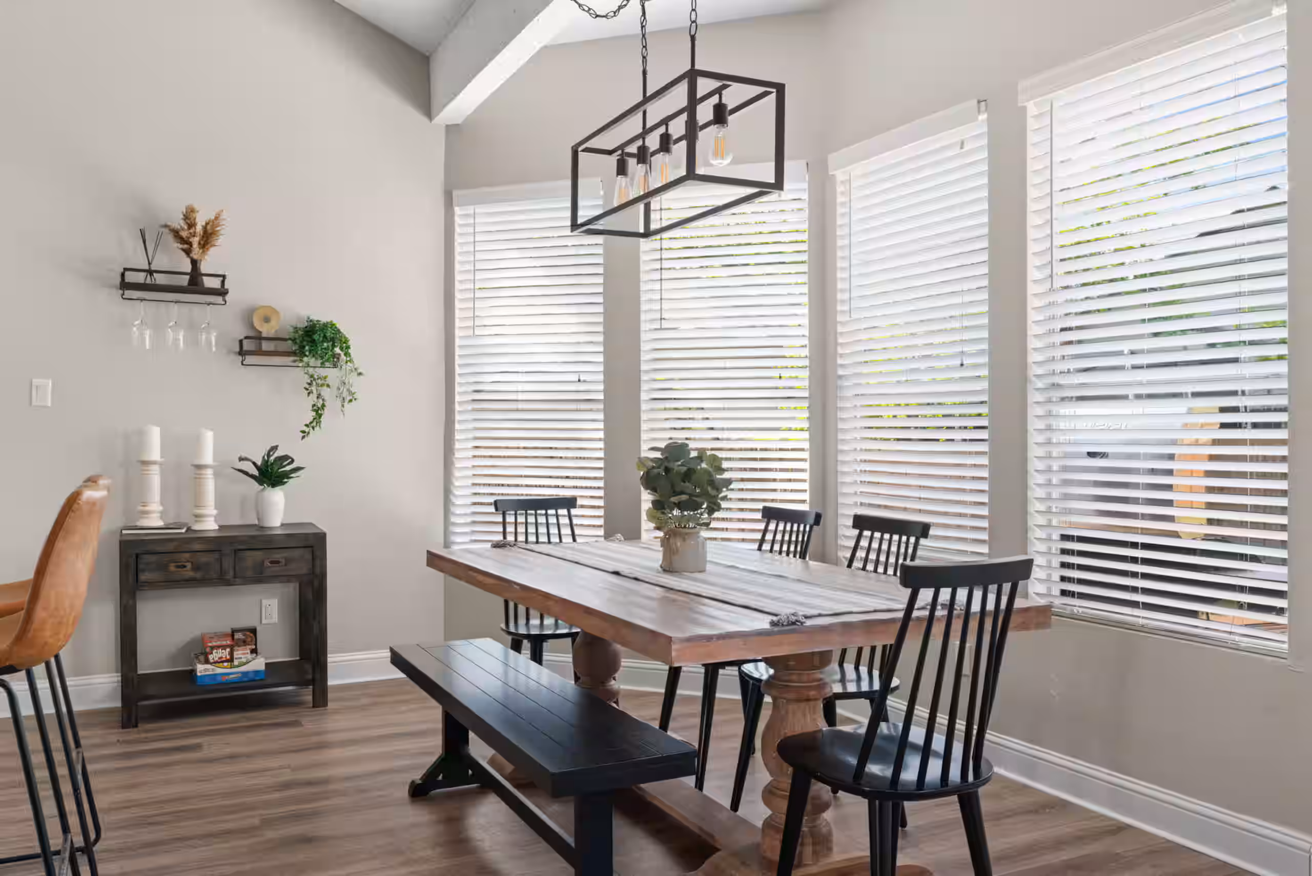 Luxury Home, 10 min to Domain, Private Backyard