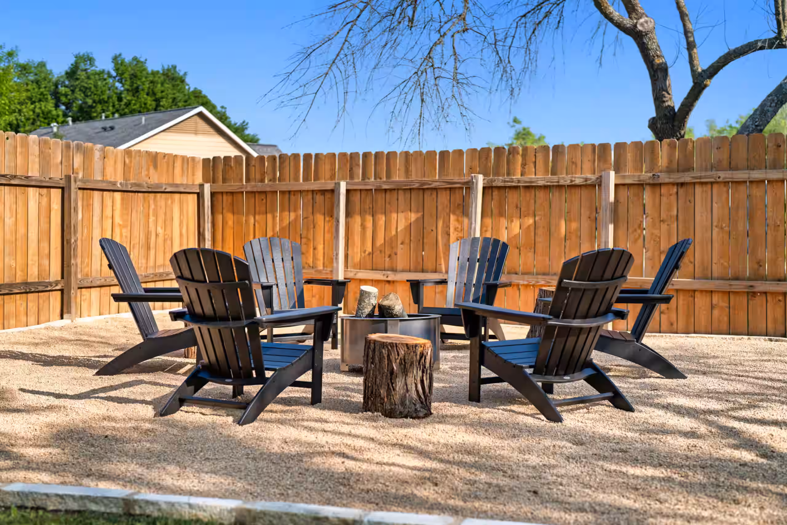 Luxury Home, 10 min to Domain, Private Backyard